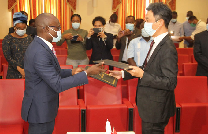 Angola e Japão assinam acordo para expansão de televisão digital